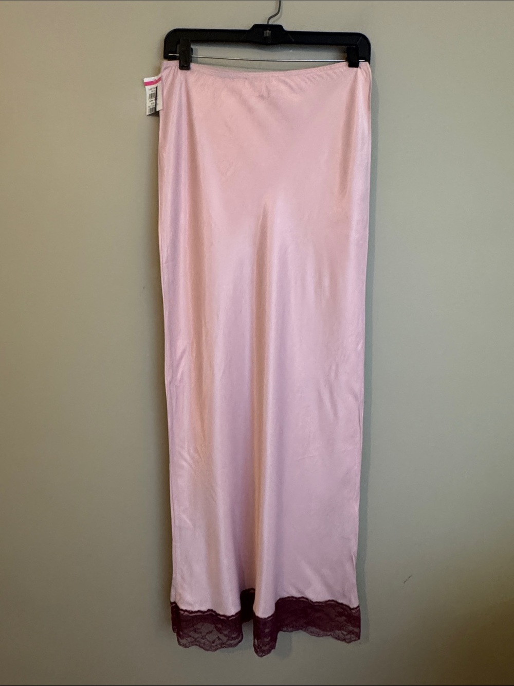 NWOT- Topshop satin bias maxi skirt in pink with burgundy lace, size US 8 - Picture 9 of 12
